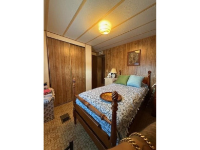 This well-maintained 1104sqft 3-bedroom 2-bath home is in on Brookridge Country Club in Florida - for sale on GolfHomes.com, golf home, golf lot