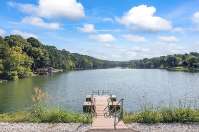 This charming and updated 2-bedroom, 2-bath townhome on Lake on Bella Vista Country Club - Berksdale in Arkansas - for sale on GolfHomes.com, golf home, golf lot