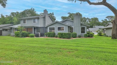 Desirable 3 Bedroom 2 Bath Golf Villas End unit in the World on Spruce Creek Golf Club in Florida - for sale on GolfHomes.com, golf home, golf lot