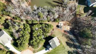 This lot is DOCKABLE! Don't miss a rare opportunity to own a on Edgewater Golf Club in South Carolina - for sale on GolfHomes.com, golf home, golf lot