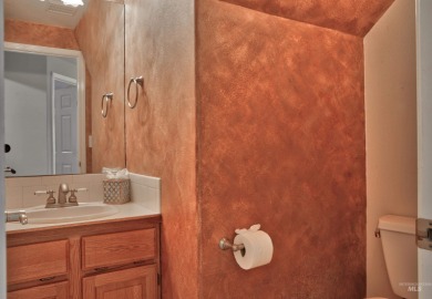 Nestled in a quiet culdesac, you will love coming home to your on Eagle Hills Golf Course in Idaho - for sale on GolfHomes.com, golf home, golf lot