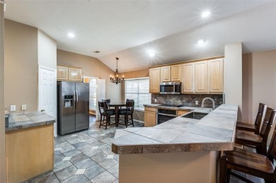 This 1 story home offers a harmonious blend of cozy and comfort on Stewart Peninsula Golf Course in Texas - for sale on GolfHomes.com, golf home, golf lot