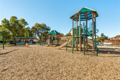 This 1 story home offers a harmonious blend of cozy and comfort on Stewart Peninsula Golf Course in Texas - for sale on GolfHomes.com, golf home, golf lot