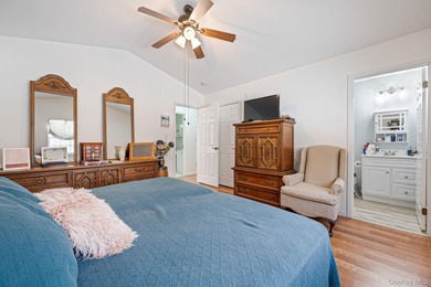 Welcome to this beautifuly maintained, 3 bedroom, 2 bath on Spring Lake Golf Club - Thunderbird in New York - for sale on GolfHomes.com, golf home, golf lot