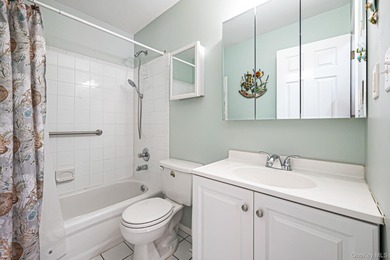 Welcome to this beautifuly maintained, 3 bedroom, 2 bath on Spring Lake Golf Club - Thunderbird in New York - for sale on GolfHomes.com, golf home, golf lot