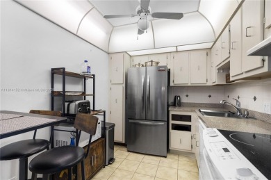 Penthouse 2 Bedroom/2 Full baths unit, 10 foot ceilings, split on Turnberry Isle Resort and Club in Florida - for sale on GolfHomes.com, golf home, golf lot