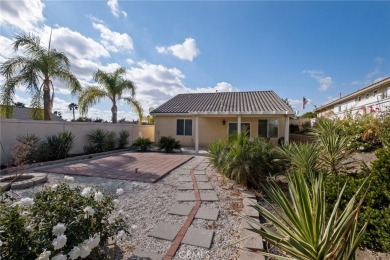 This beautiful single story home is in gate guarded 55+ on Menifee Lakes Country Club - Lakes in California - for sale on GolfHomes.com, golf home, golf lot