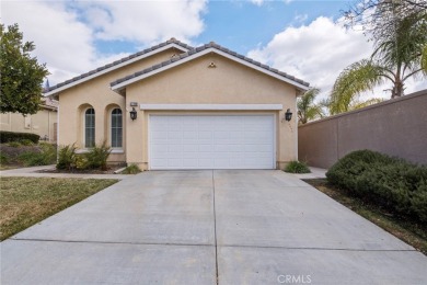 This beautiful single story home is in gate guarded 55+ on Menifee Lakes Country Club - Lakes in California - for sale on GolfHomes.com, golf home, golf lot