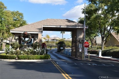 This beautiful single story home is in gate guarded 55+ on Menifee Lakes Country Club - Lakes in California - for sale on GolfHomes.com, golf home, golf lot