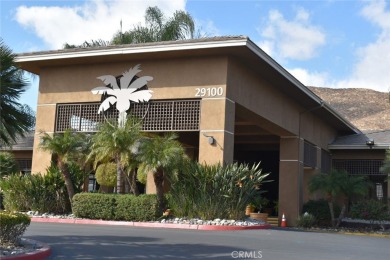 This beautiful single story home is in gate guarded 55+ on Menifee Lakes Country Club - Lakes in California - for sale on GolfHomes.com, golf home, golf lot