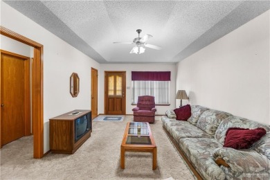 Well maintained property in 55+ community Golf View on Howling Trails Golf  in Texas - for sale on GolfHomes.com, golf home, golf lot