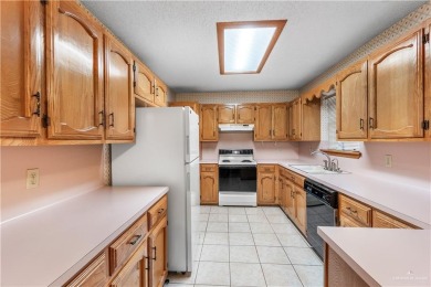 Well maintained property in 55+ community Golf View on Howling Trails Golf  in Texas - for sale on GolfHomes.com, golf home, golf lot