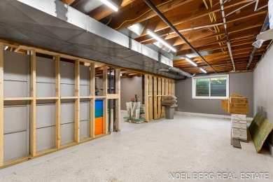 This beautifully remodeled 3 bedroom, 2 1/2 bath home sits on on Terra Verde Golf Course in Michigan - for sale on GolfHomes.com, golf home, golf lot
