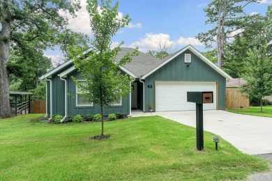 Nestled in the desirable Avondale Subdivision of Bella Vista on Bella Vista Country Club and Golf Course in Arkansas - for sale on GolfHomes.com, golf home, golf lot