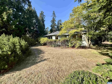 Welcome to this bright and beautifully laid out 3 bed, 2 bath on SunLand Golf and Country Club in Washington - for sale on GolfHomes.com, golf home, golf lot