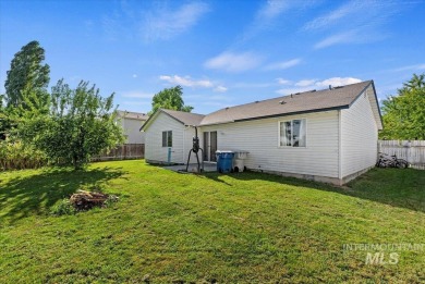 Welcome to this charming single level home in South Nampa, where on Hunters Point Golf Club in Idaho - for sale on GolfHomes.com, golf home, golf lot