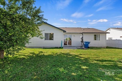 Welcome to this charming single level home in South Nampa, where on Hunters Point Golf Club in Idaho - for sale on GolfHomes.com, golf home, golf lot