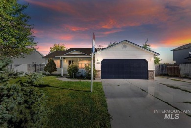 Welcome to this charming single level home in South Nampa, where on Hunters Point Golf Club in Idaho - for sale on GolfHomes.com, golf home, golf lot