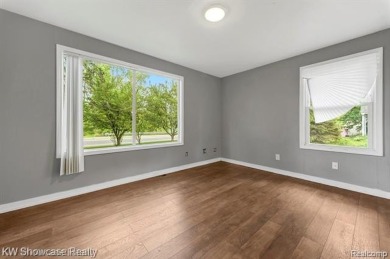 LOCATION LOCATION, CLEAN UPDATED 2 BDRM, 2 BATH, RANCH IN on Bay Pointe Golf Club in Michigan - for sale on GolfHomes.com, golf home, golf lot