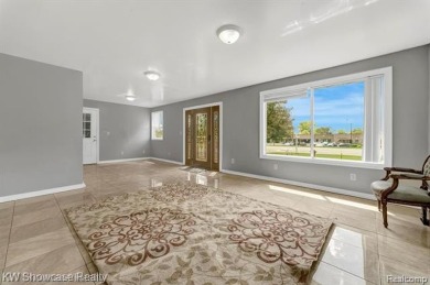 LOCATION LOCATION, CLEAN UPDATED 2 BDRM, 2 BATH, RANCH IN on Bay Pointe Golf Club in Michigan - for sale on GolfHomes.com, golf home, golf lot