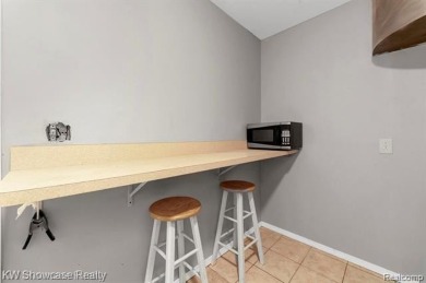 LOCATION LOCATION, CLEAN UPDATED 2 BDRM, 2 BATH, RANCH IN on Bay Pointe Golf Club in Michigan - for sale on GolfHomes.com, golf home, golf lot
