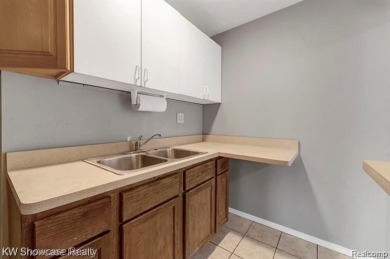 LOCATION LOCATION, CLEAN UPDATED 2 BDRM, 2 BATH, RANCH IN on Bay Pointe Golf Club in Michigan - for sale on GolfHomes.com, golf home, golf lot