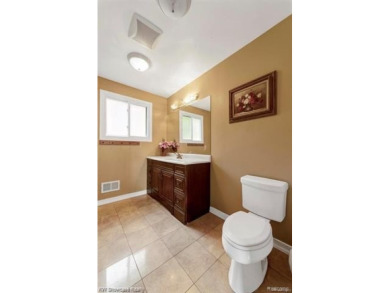LOCATION LOCATION, CLEAN UPDATED 2 BDRM, 2 BATH, RANCH IN on Bay Pointe Golf Club in Michigan - for sale on GolfHomes.com, golf home, golf lot