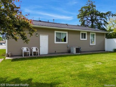 LOCATION LOCATION, CLEAN UPDATED 2 BDRM, 2 BATH, RANCH IN on Bay Pointe Golf Club in Michigan - for sale on GolfHomes.com, golf home, golf lot