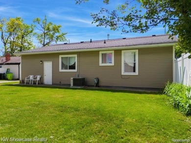 LOCATION LOCATION, CLEAN UPDATED 2 BDRM, 2 BATH, RANCH IN on Bay Pointe Golf Club in Michigan - for sale on GolfHomes.com, golf home, golf lot