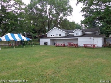LOCATION LOCATION, CLEAN UPDATED 2 BDRM, 2 BATH, RANCH IN on Bay Pointe Golf Club in Michigan - for sale on GolfHomes.com, golf home, golf lot