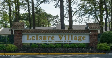 Charming and well-maintained 2-bedroom, 1-bath home in the on Greenbriar Woodlands in New Jersey - for sale on GolfHomes.com, golf home, golf lot