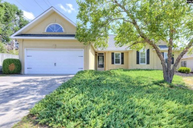 Charming Single Story Home in The Woodlands! Welcome to this on The Woodlands Country Club in South Carolina - for sale on GolfHomes.com, golf home, golf lot