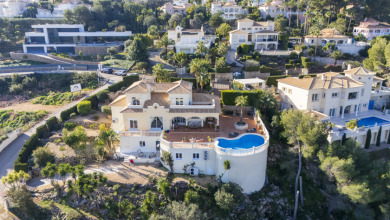 Fantastic villa incl. a brand new apartment. Two plots. on La Sella Golf Resort in Valencian Community - for sale on GolfHomes.com, golf home, golf lot
