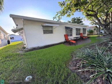 Welcome Home to this move-in ready 2-bed/ 2-bath home +bonus on Oriole Golf and Tennis Club in Florida - for sale on GolfHomes.com, golf home, golf lot