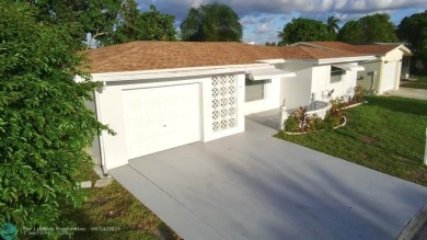 Welcome Home to this move-in ready 2-bed/ 2-bath home +bonus on Oriole Golf and Tennis Club in Florida - for sale on GolfHomes.com, golf home, golf lot