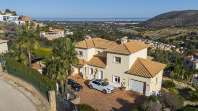 Fantastic villa incl. a brand new apartment. Two plots. on La Sella Golf Resort in Valencian Community - for sale on GolfHomes.com, golf home, golf lot