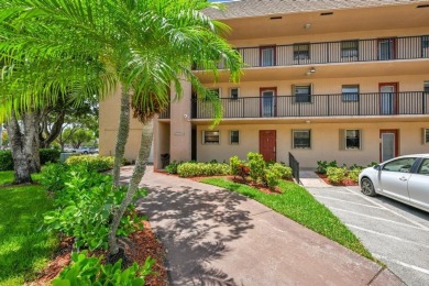 Beautifully updated 1 bed, 1.5 bath condo in the heart of on Sunrise Lakes Phase IV Golf Course in Florida - for sale on GolfHomes.com, golf home, golf lot