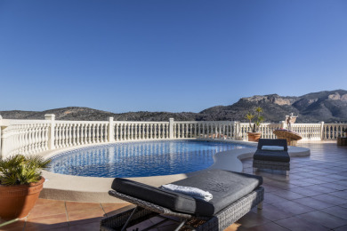 Fantastic villa incl. a brand new apartment. Two plots. on La Sella Golf Resort in Valencian Community - for sale on GolfHomes.com, golf home, golf lot