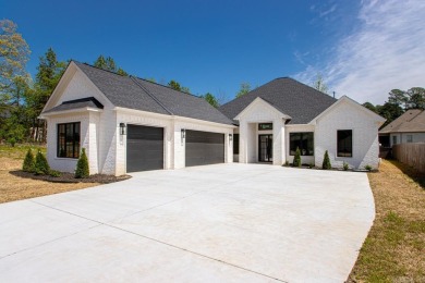 This inviting home is located a 219 Arlington Park Terrace in on Hot Springs Golf and Country Club in Arkansas - for sale on GolfHomes.com, golf home, golf lot