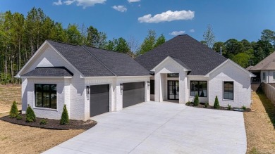 This inviting home is located a 219 Arlington Park Terrace in on Hot Springs Golf and Country Club in Arkansas - for sale on GolfHomes.com, golf home, golf lot