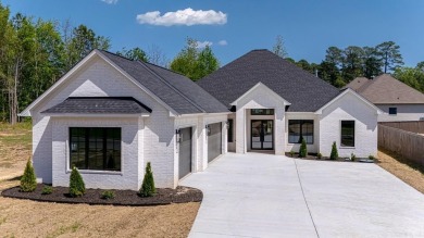 This inviting home is located a 219 Arlington Park Terrace in on Hot Springs Golf and Country Club in Arkansas - for sale on GolfHomes.com, golf home, golf lot