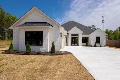 This inviting home is located a 219 Arlington Park Terrace in on Hot Springs Golf and Country Club in Arkansas - for sale on GolfHomes.com, golf home, golf lot