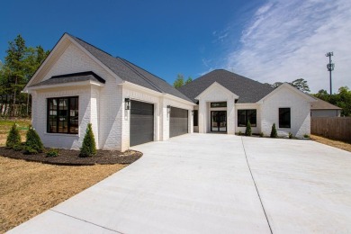 This inviting home is located a 219 Arlington Park Terrace in on Hot Springs Golf and Country Club in Arkansas - for sale on GolfHomes.com, golf home, golf lot