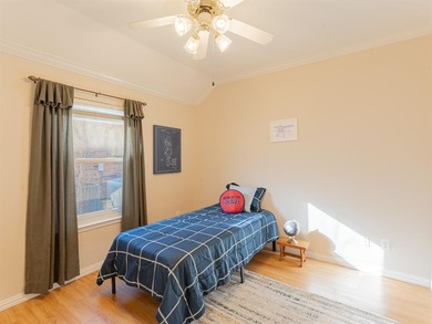 New roof, HVAC, dishwasher & updated windows make this one-story on Oakmont Country Club in Texas - for sale on GolfHomes.com, golf home, golf lot