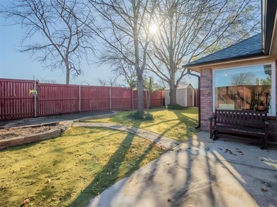 New roof, HVAC, dishwasher & updated windows make this one-story on Oakmont Country Club in Texas - for sale on GolfHomes.com, golf home, golf lot