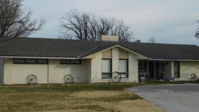 This beautifully maintained 5-bed, 4-bath ranch-style home on Pampa Country Club in Texas - for sale on GolfHomes.com, golf home, golf lot
