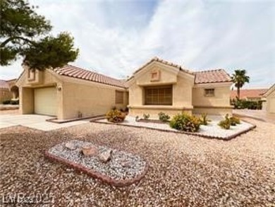 Well-maintained 2-bedroom, 2-bath home in the 55+ community of on Highland Falls Golf Club in Nevada - for sale on GolfHomes.com, golf home, golf lot