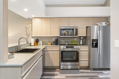 Welcome to your home away from home! This exceptional 3-bedroom on Thousand Hills Golf Resort in Missouri - for sale on GolfHomes.com, golf home, golf lot