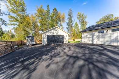 Rare single-level living on nearly an acre inside the city on Grants Pass Golf Club in Oregon - for sale on GolfHomes.com, golf home, golf lot