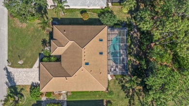 UPDATED ROOF, AC  MORE! Home! 8111 Fairhaven Glen, University on University Park Country Club in Florida - for sale on GolfHomes.com, golf home, golf lot